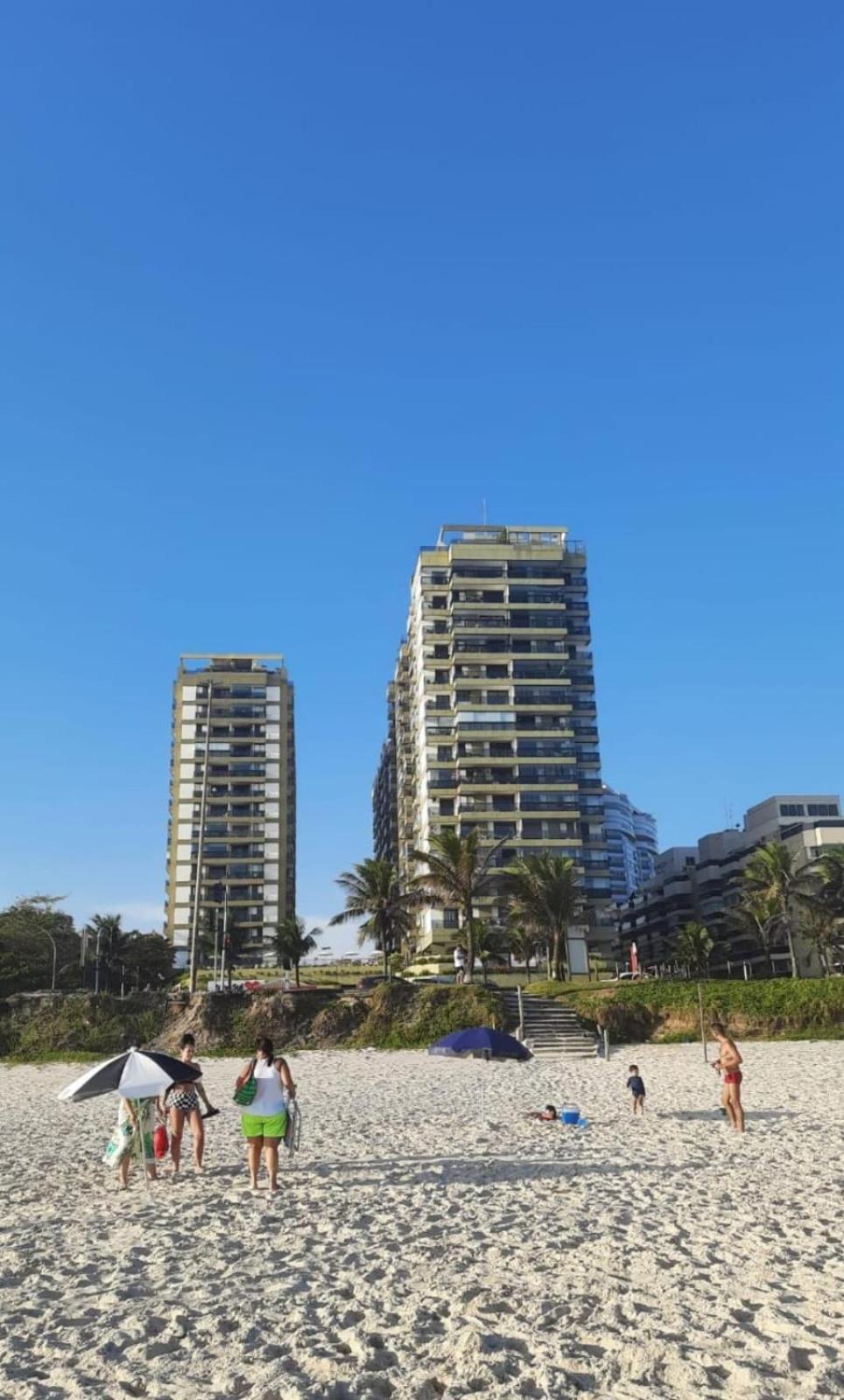 Lindo Apto No Barrabela, Todo Equipado, Com Arcondicionados Split Novos No Quarto E Na Sala, Limpissimo, Cheiroso, Novinho, Condominio Em Frente A Praia, Com Piscina Aquecida, Sauna, Quadra, Academia, Lavanderia, Salao De Beleza, Restaurantes, Mercad Rio de Janeiro Dış mekan fotoğraf